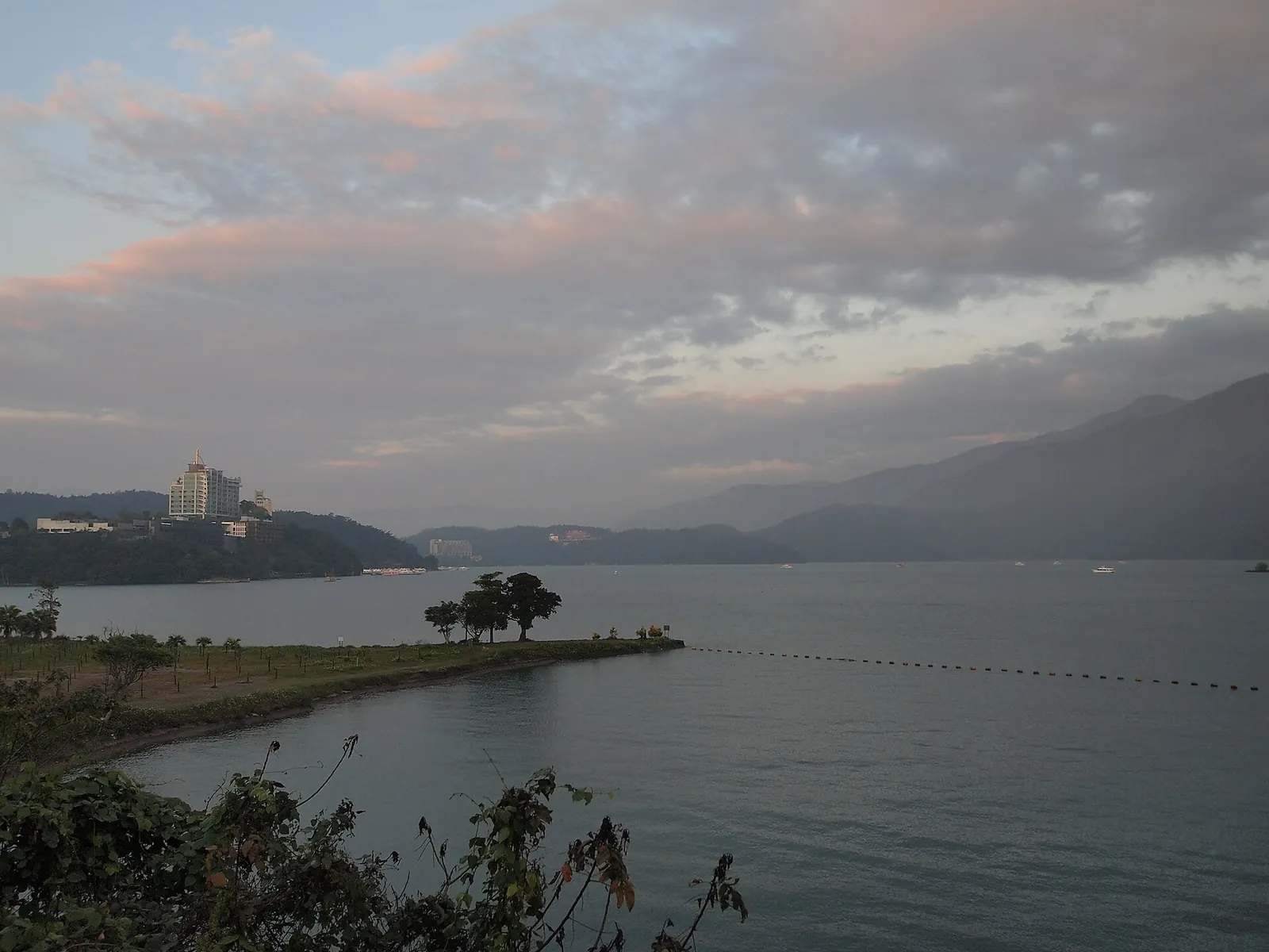 Sun Moon Lake aus der Gegend von Xiangshan gesehen