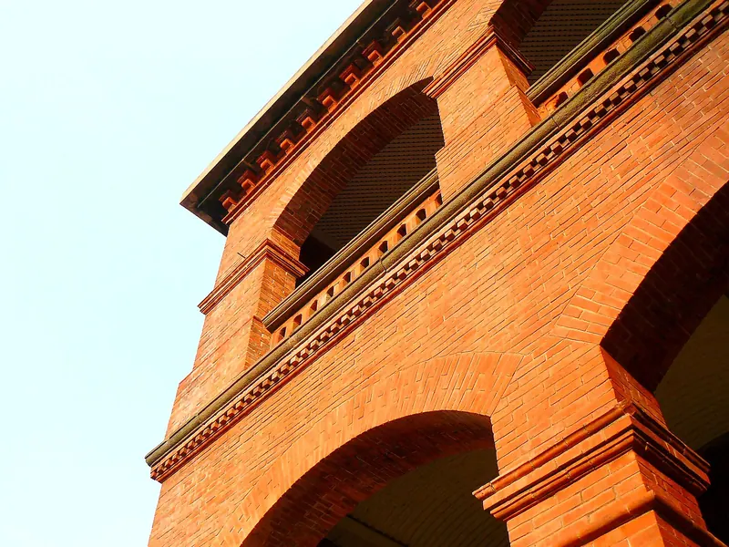 Den røde konsulatsbygning i mursten ved Fort San Domingo