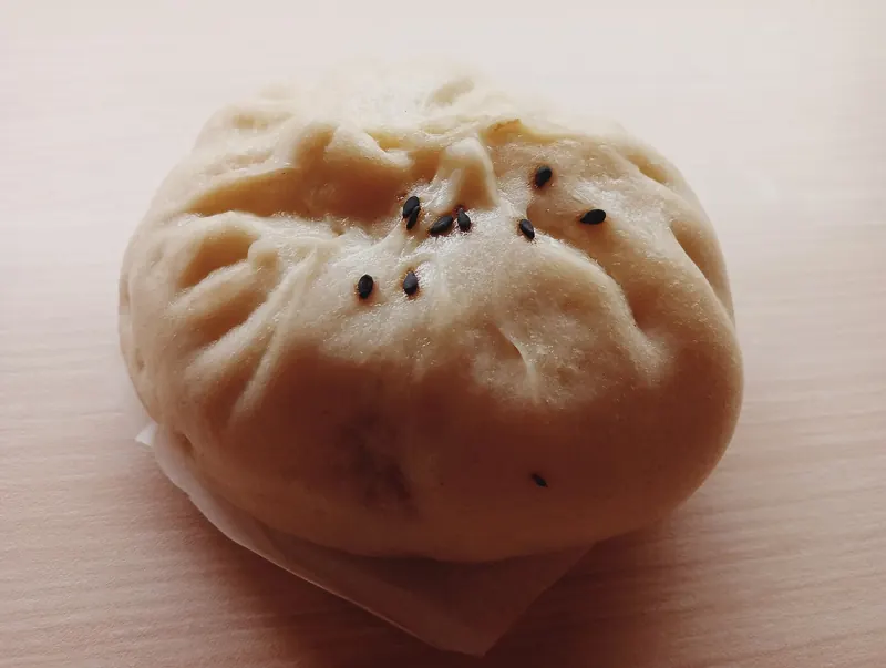 Houska se zelím a tofu fotografovaná na Taiwanu