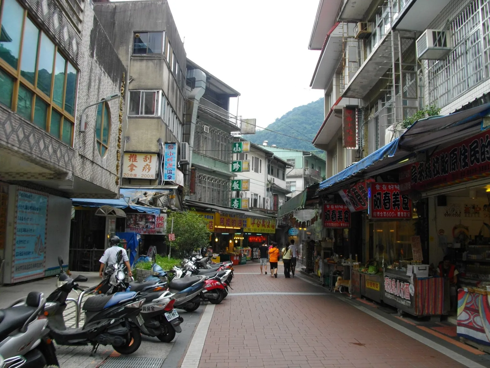 Lojas e bancas de comida em Wulai Old Street