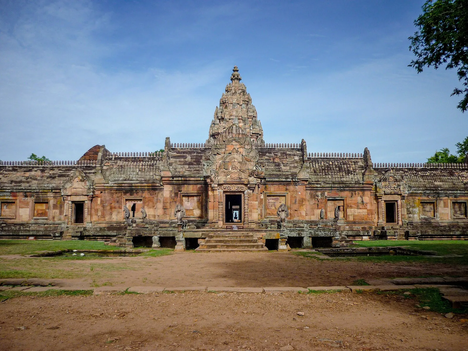 The full east–west facade of Phanom Rung with its central tower on the axis