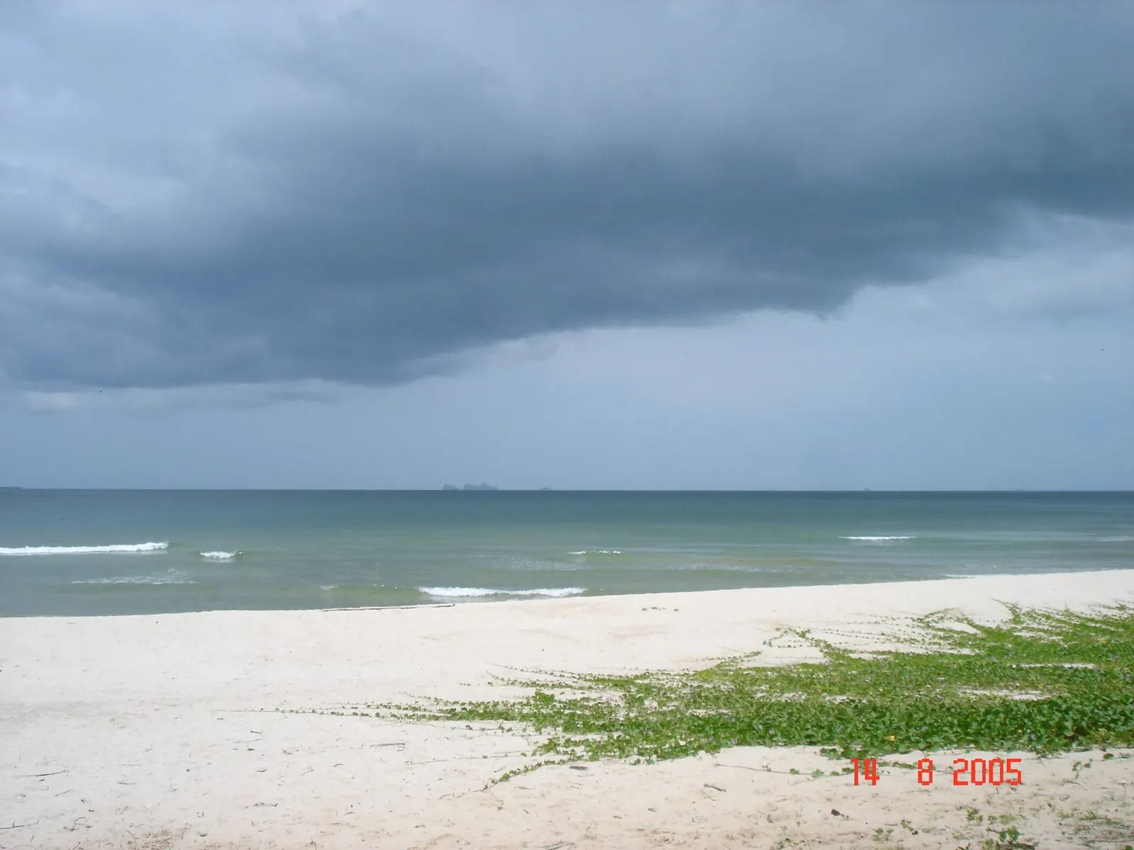 White sand and shallow water at Thung Wua Laen beach