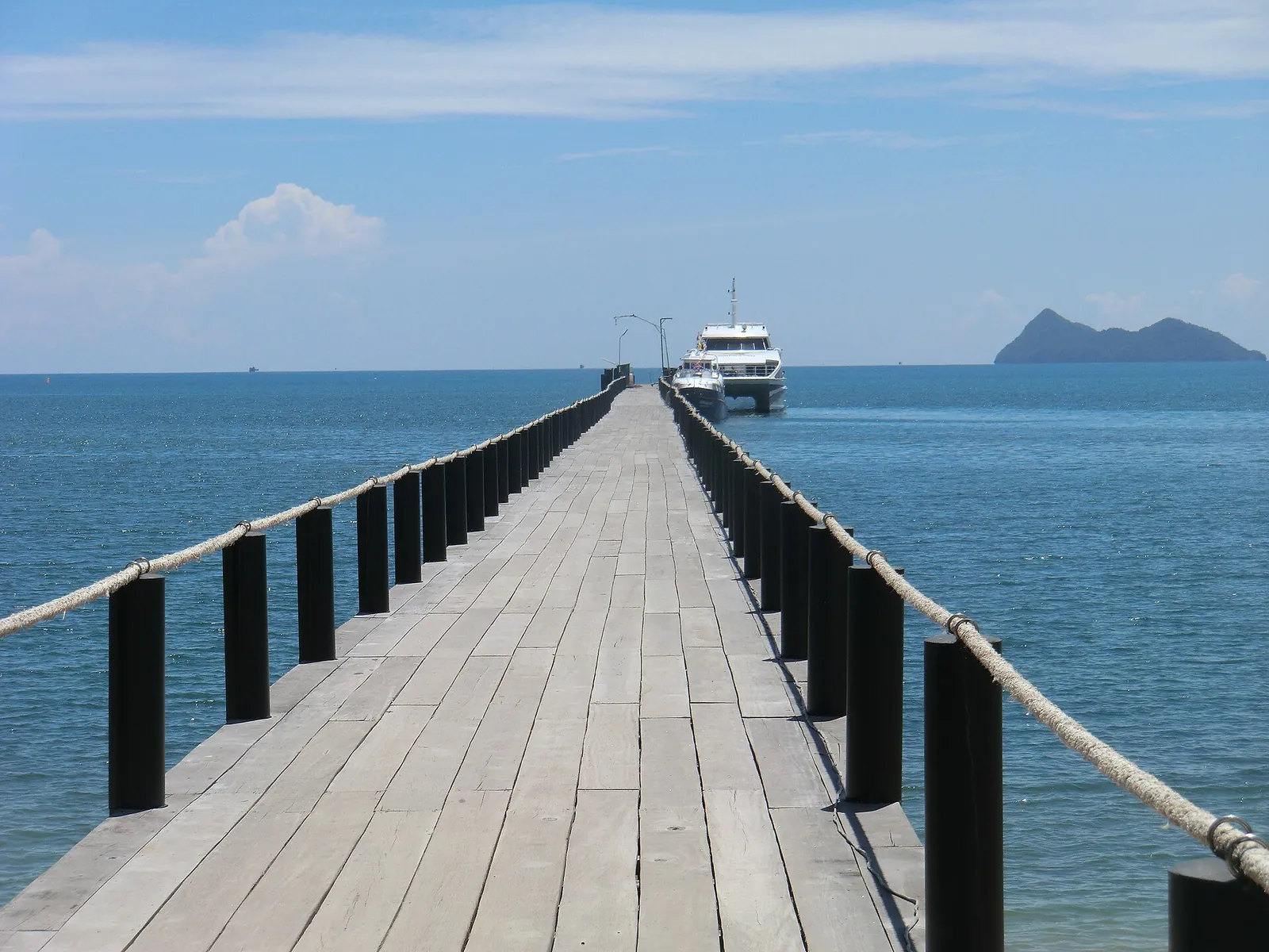 The ferry jetty at Hat Sai Ri used by boats to Koh Tao