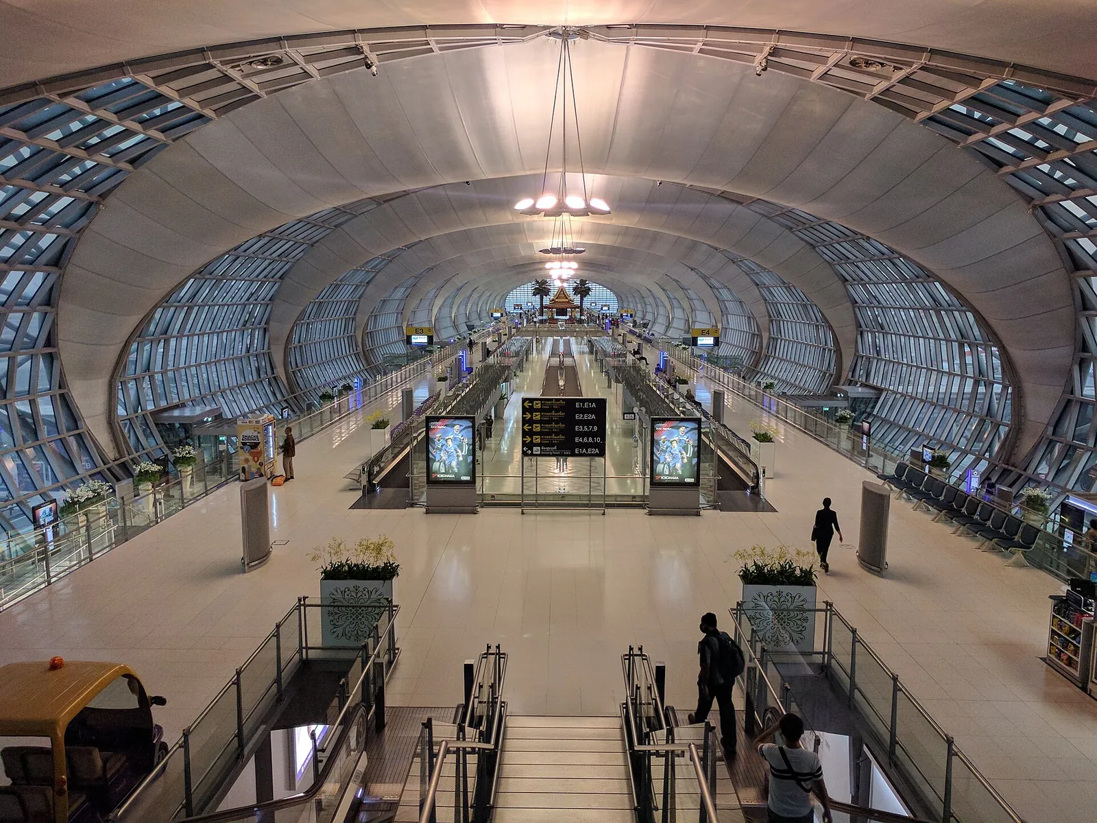 Interiér haly na letišti Suvarnabhumi