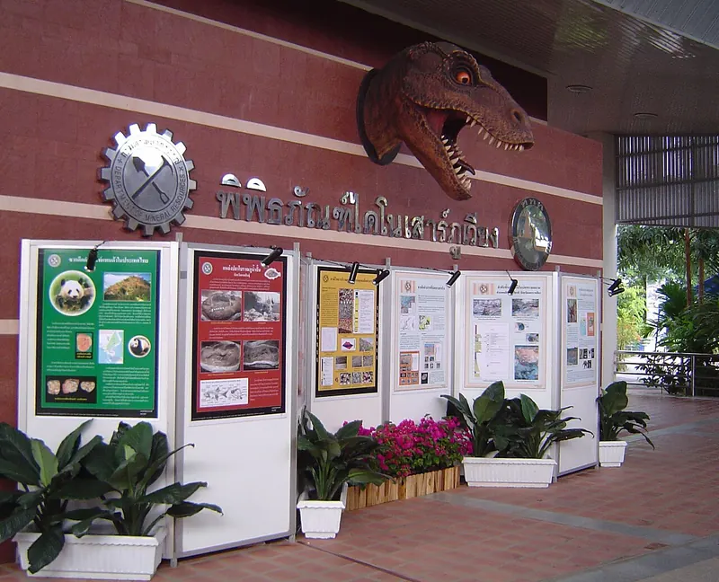 The entrance of the Phu Wiang dinosaur museum with a dinosaur head sculpture on the wall