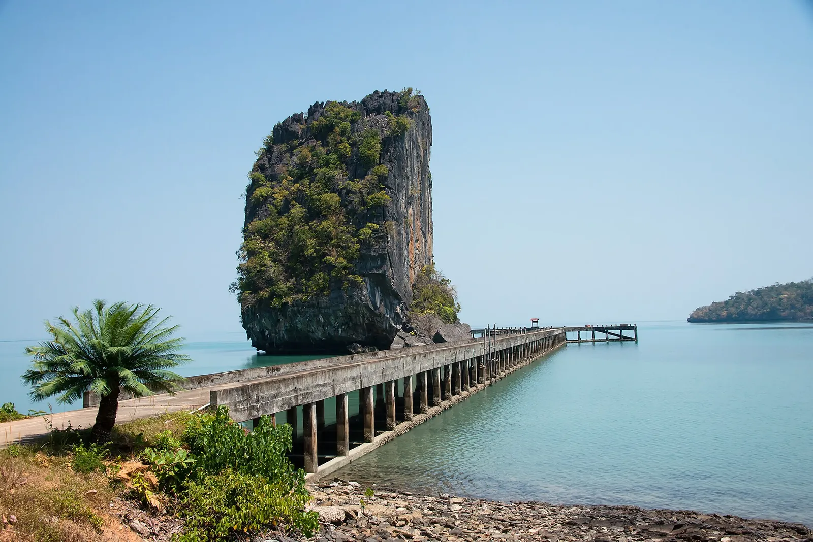 A long jetty leading to a limestone rock at Ao Ta Lo Woo on Ko Tarutao