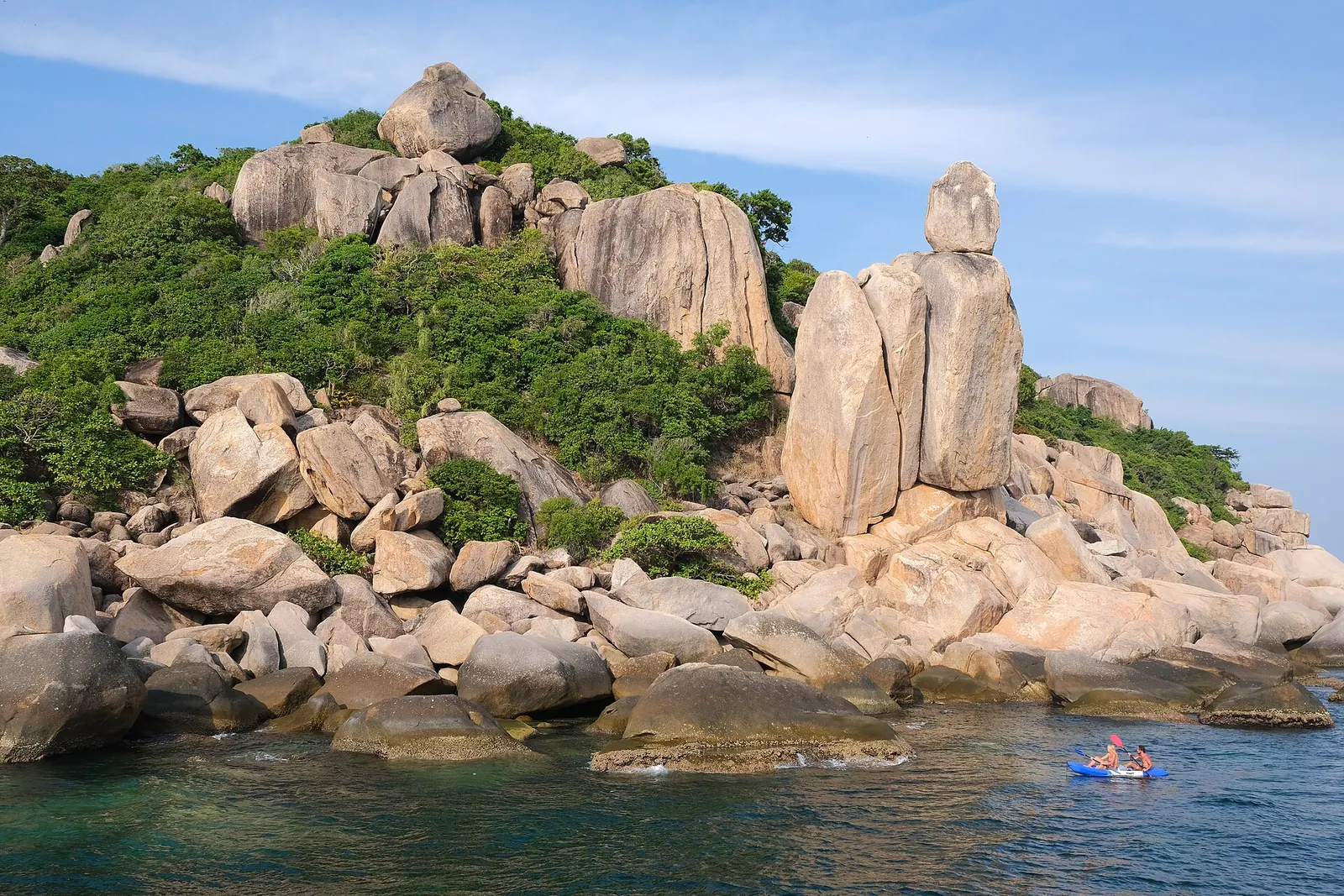 Stacked granite boulders of Hin Tha Toh at the southern tip of Koh Tao