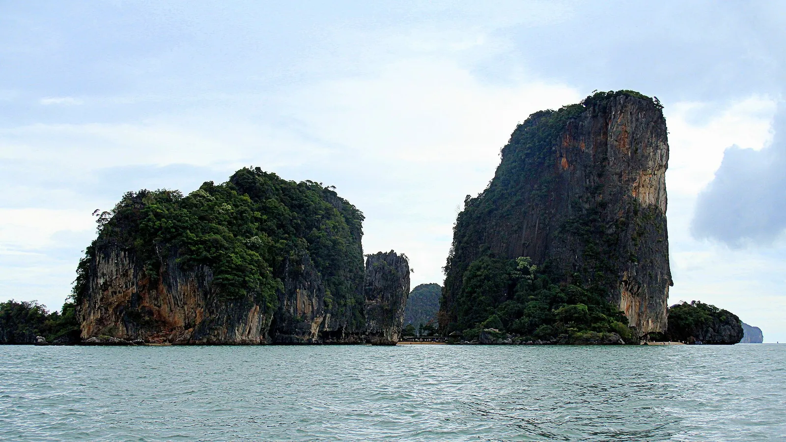 The leaning rocks of Khao Phing Kan and the slender pinnacle of Koh Tapu