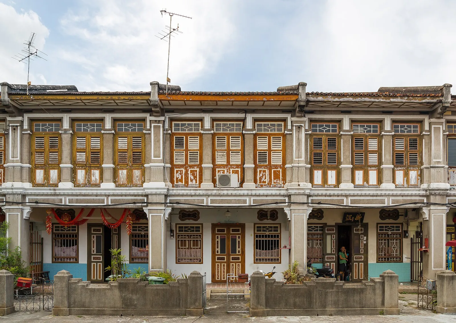 Facciate dipinte delle case-bottega su Cannon Street a George Town