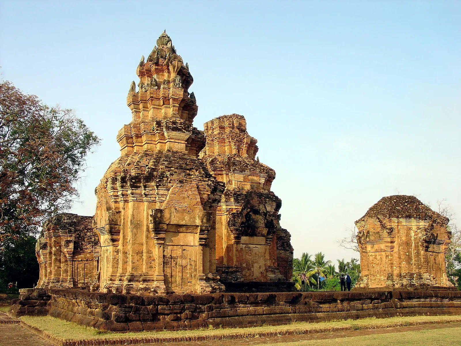 The carved brick towers of Prasat Sikhoraphum glowing in low evening sun