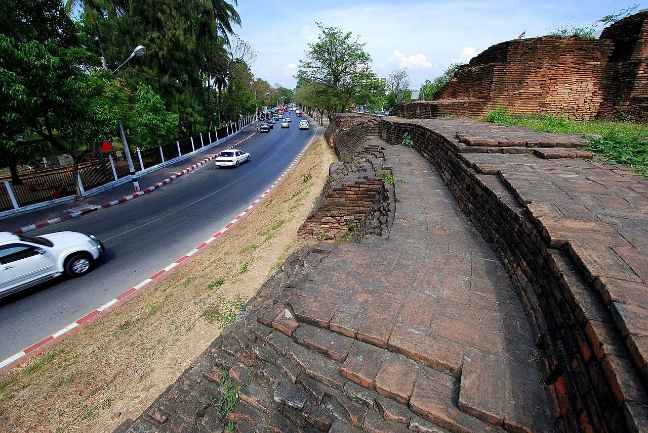 Cihlový val v Ku Huang na okraji Starého města Chiang Mai