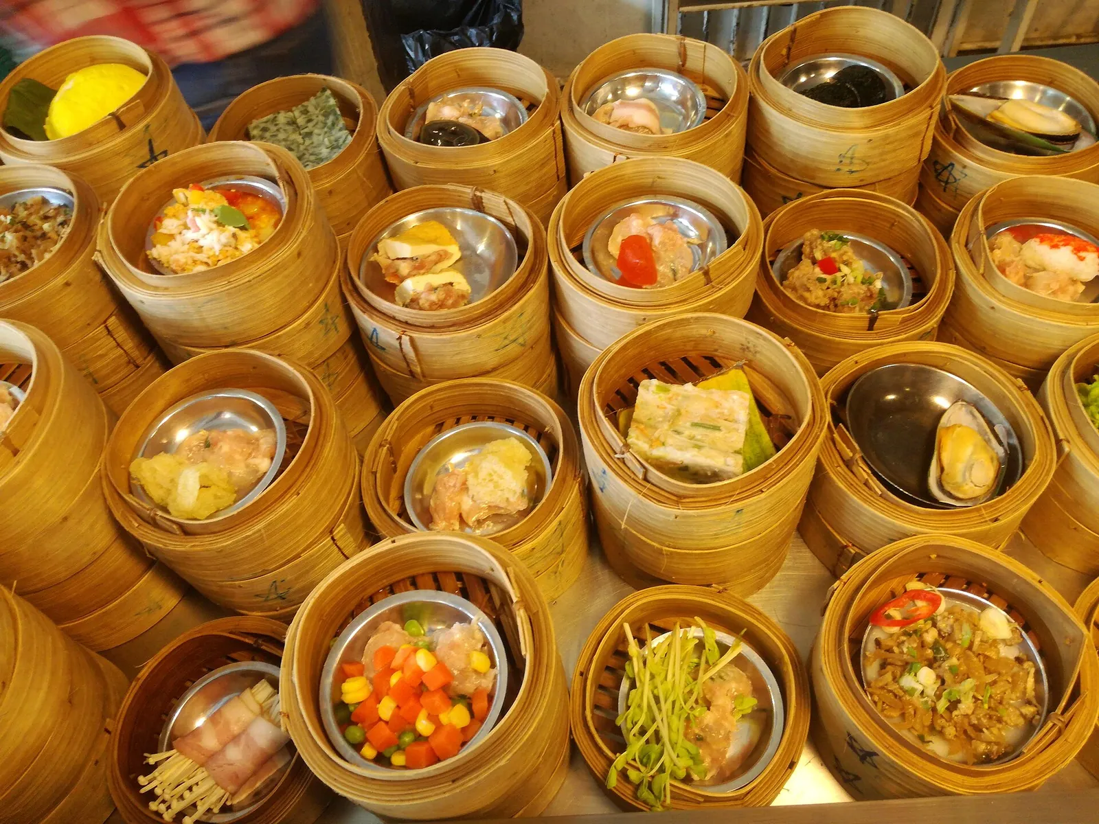 Baskets of steamed dim sum on a table at a Trang breakfast restaurant