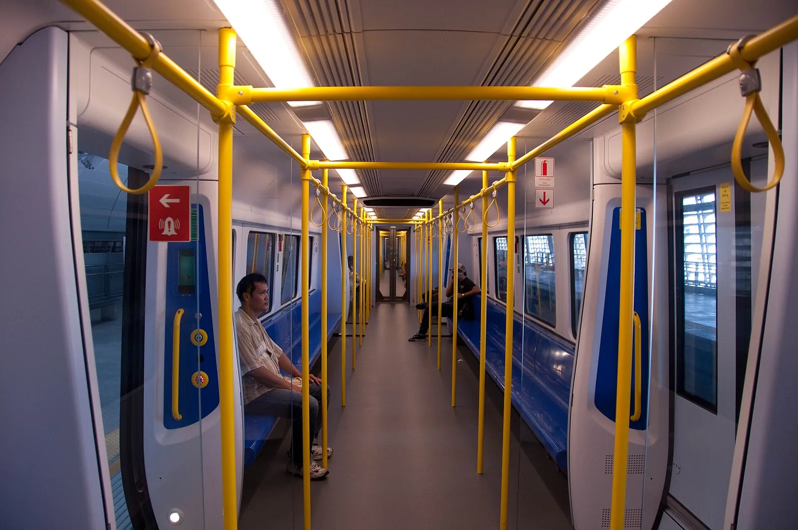 Sedadla a madla uvnitř vlaku Airport Rail Link