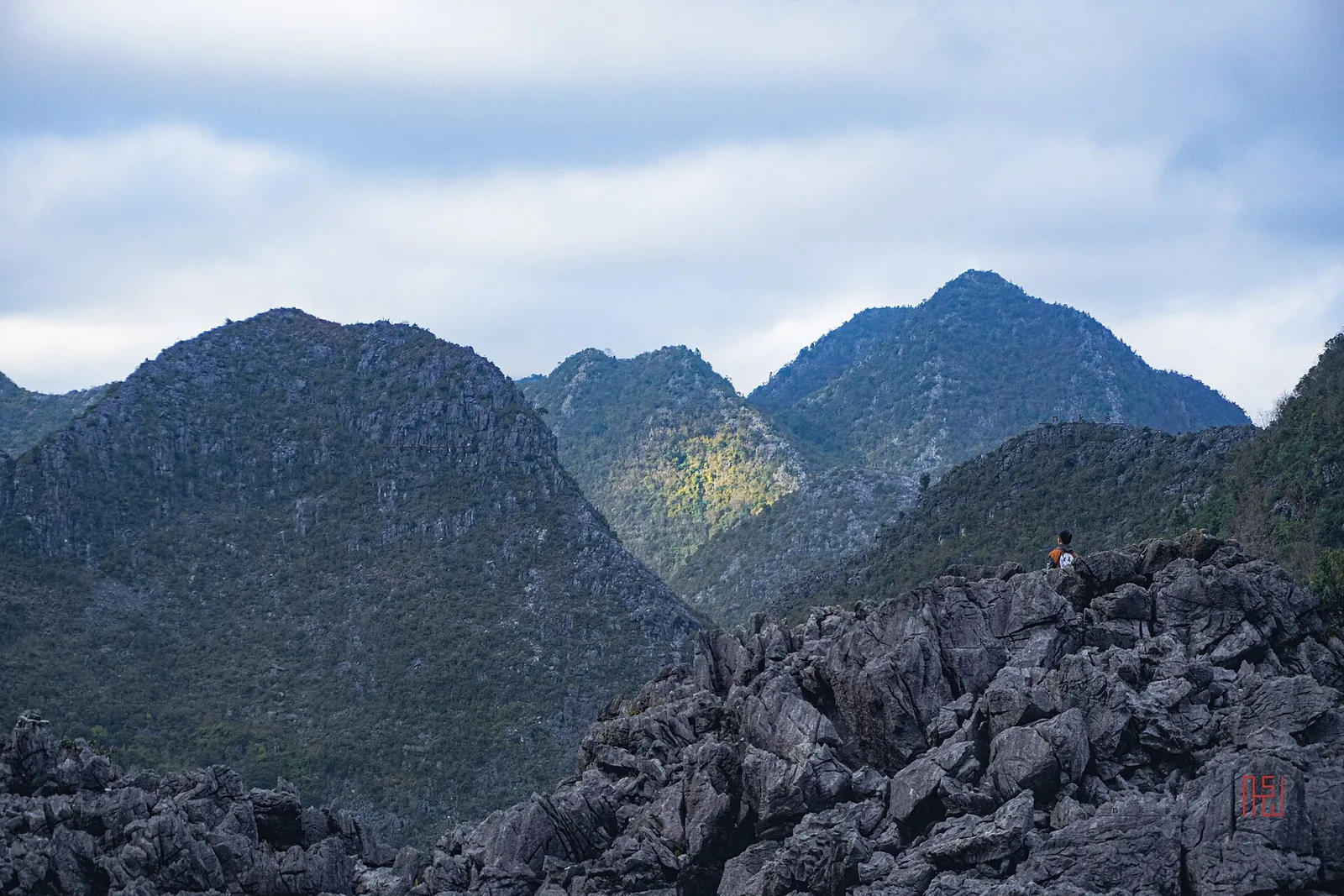 Grey limestone rocks and jagged karst peaks covering a high plateau